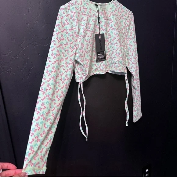 NWT Bo + tee slinky round neck green floral crop top Size: XL Green/floral print